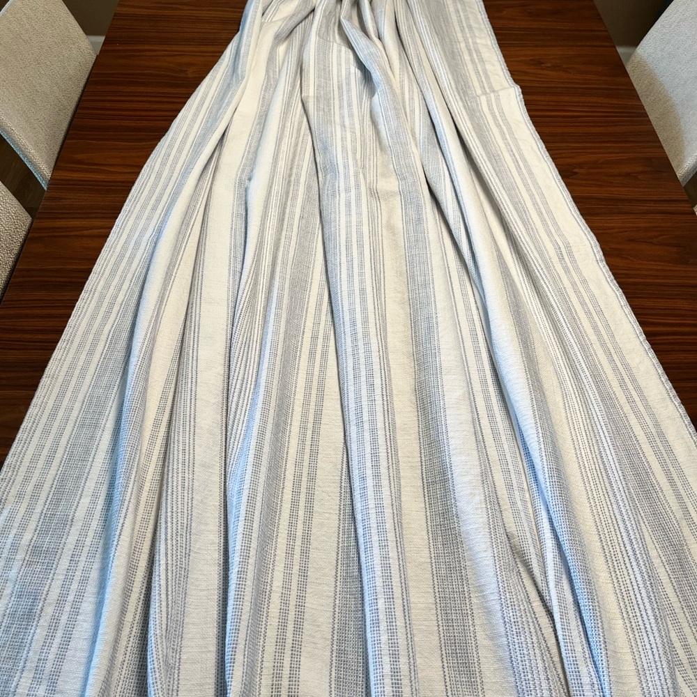 Pottery barn, blue Hawthorne striped cotton shower curtain 72 x 72 like new